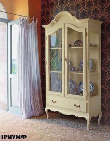 Итальянская мебель Tonin casa - витриная барочная из массива