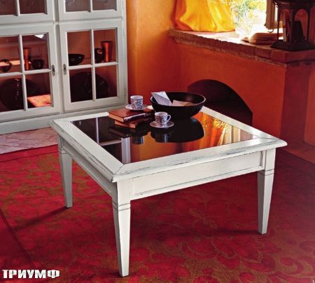 Итальянская мебель Tonin casa - квадратный журнальный стол со вставкой из стекла