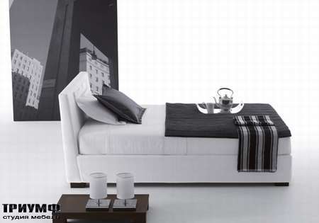 Итальянская мебель Orizzonti - кровать Bahamas Basso с мягкой обивкой
