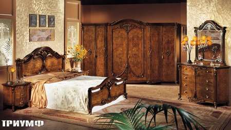 Итальянская мебель Grilli - Кровать с резными накладными узорами
