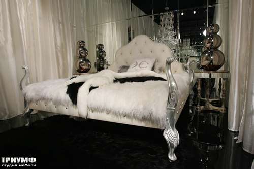 Итальянская мебель Cornelio Cappellini - Кровать двухспальная, с высоким кожаным изголовьем